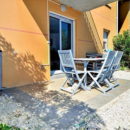 Lovely Apartment In Orange With Kitchen Extérieur photo
